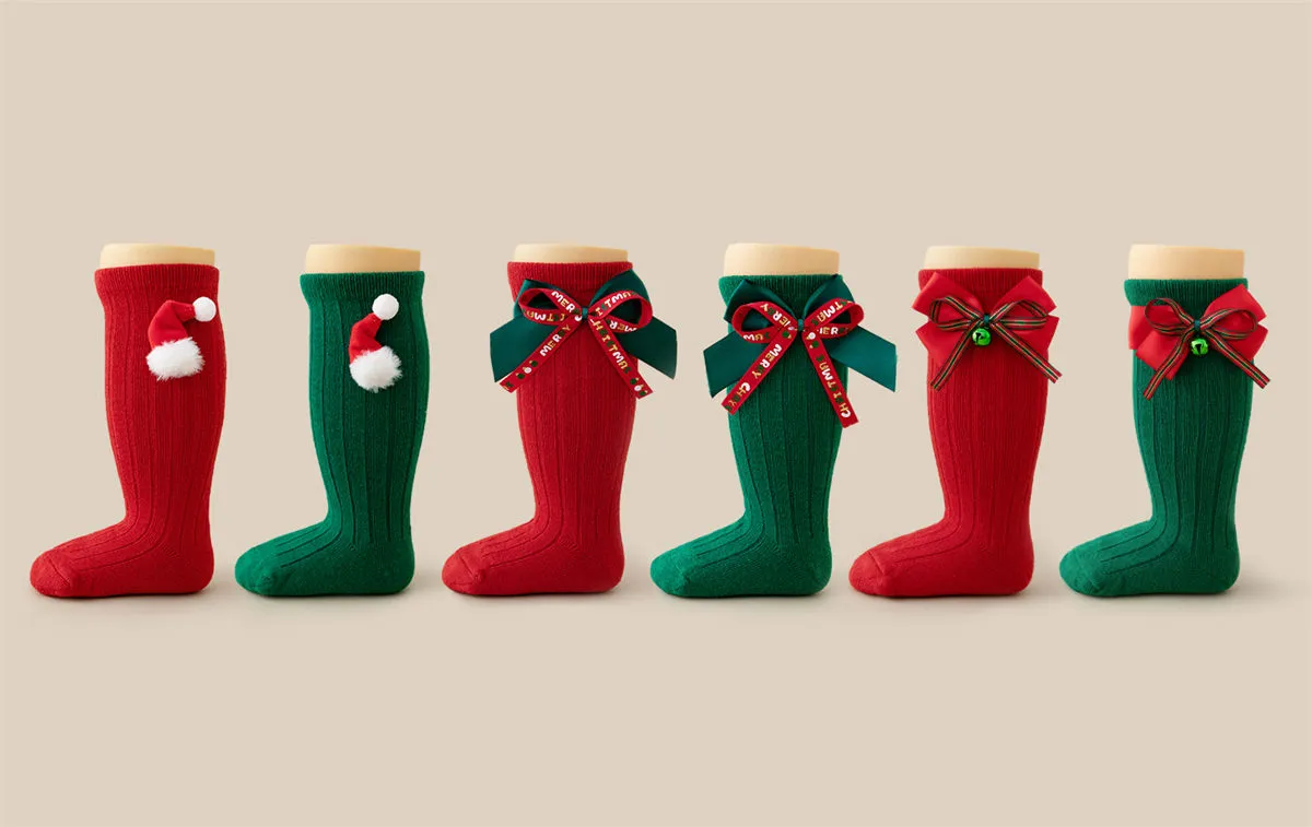Bulk Christmas kids socks in red and green with Santa hats and bows for wholesale collection. Bulk Christmas kids socks in red and green with Santa hats and bows for wholesale collection.